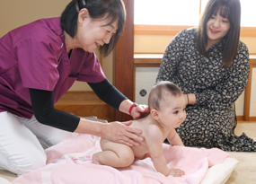 ベビーマッサージ